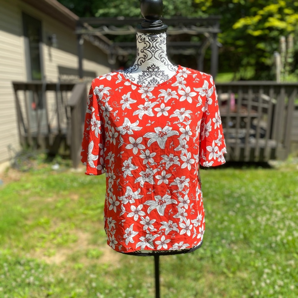 Like new floral blouse